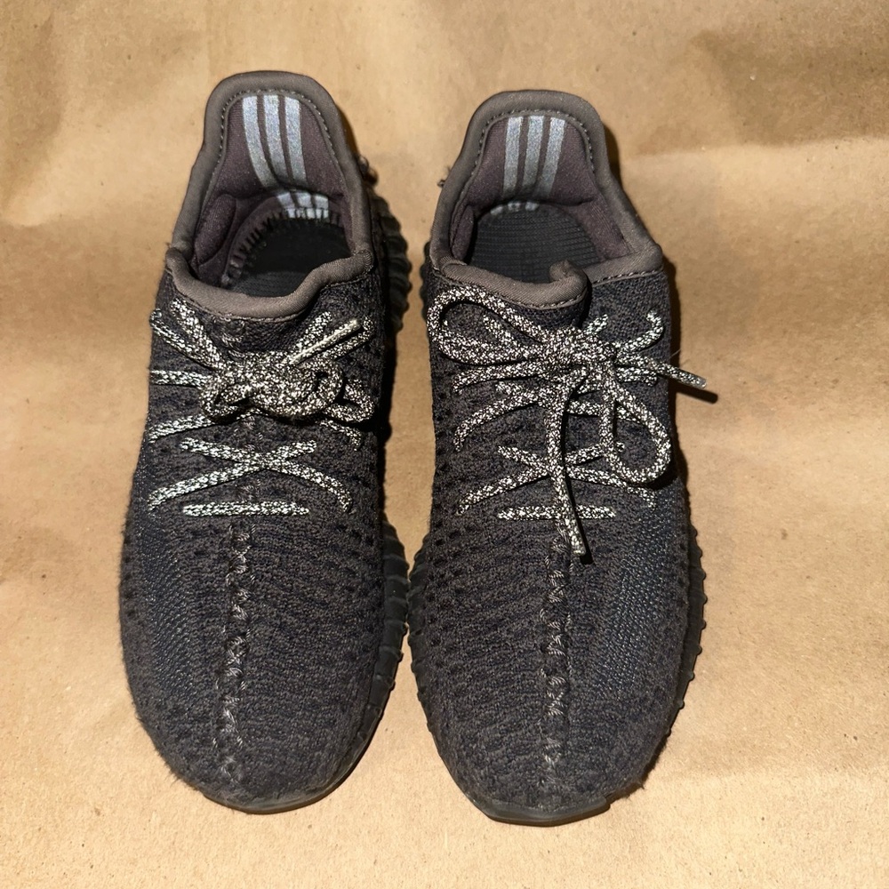 Like New!  Boys Adidas Yeezy Boost 350 V2 Black Sneakers Sz 12